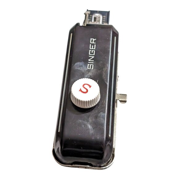 Vtg 1940s Singer Buttonholer 160506 Case Green & Accessories - Picture 9 of 11